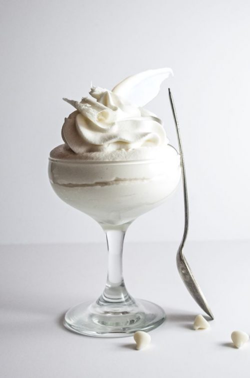 Mousse de ciocolată albă cu meringue - by cofetarul Flavian Dobre - travelandbeauty.ro