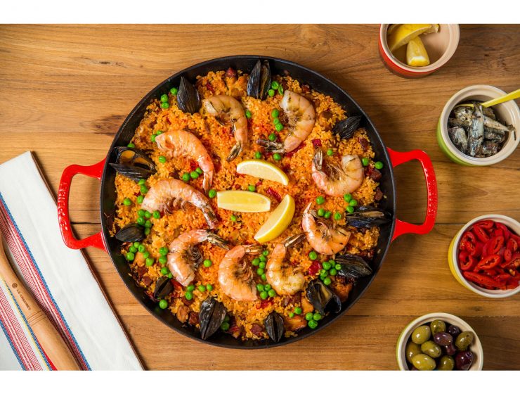 Gustoasa paella spaniolă, sursa foto: Le Creuset - revistatravelandbeauty.ro