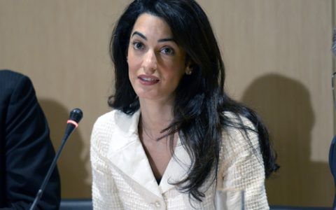 Look de vedetă - Amal Clooney - travelandbeauty.ro