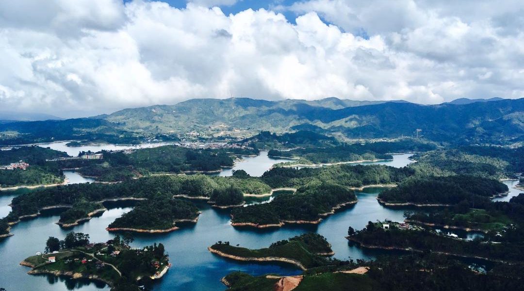 Pitorescul Guatape sau El Pueblo de Zocalos, Columbia - travelandbeauty.ro