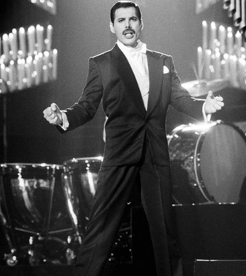 Stilul vestimentar maiestuos al lui Freddie Mercury - travelandbeauty.ro